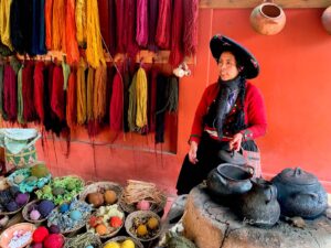 EXPERIENCIA TEXTIL Y CÓSMICA EN CHINCHERO